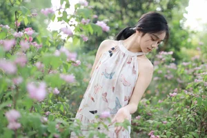 Modern Portraiture: YiTuYu Art Language Vol.7071 featuring Wo Bu Shua Niao - image 0