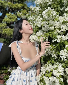 Elegant and Bold: Exploring the Latest High-Fashion Trends Among Top Chinese Celebrities and Influencers - image 3