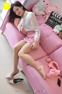 IESS Silk Foot Bento 245 Featuring Shanshan: An Artistic Exploration of Mood and Elegance - image 37