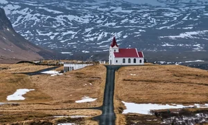 Exploring the Wonders of Iceland Through the Lens of a Vietnamese Traveler - image 1