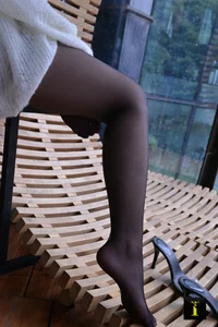 Model Qiqi Features in IESS Collection 114: A Study in Black Silk Fashion - image 66