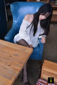 Model Qiqi Features in IESS Collection 114: A Study in Black Silk Fashion - image 64