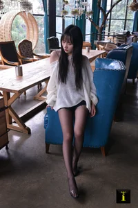 Model Qiqi Features in IESS Collection 114: A Study in Black Silk Fashion - image 7