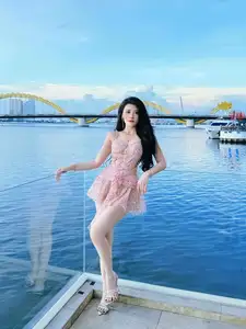Region Hot Girl Stuns in Bikini, Flaunting "Glowing" White Skin - image 8