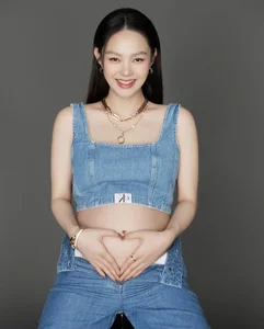 Minh Hằng’s Stunning Post-Partum Glow: Vietnamese Star Shares Her Beauty Transformation After Giving Birth - image 2