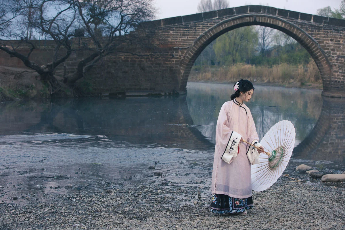 Timeless Elegance of Yi Ming in Art Language Vol.8869 - A Poetic Riverside Muse