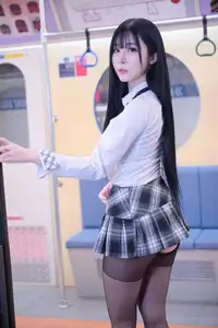 Bomi: Schoolgirl Uniform In The Subway Part01 (52P) – Elegant Beauty In The City - image 13