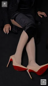 Elegant Asian Fashion: Xiao Jing in Traditional Qipao and Shiny Silk Stockings - IESS 186 Collection - image 77