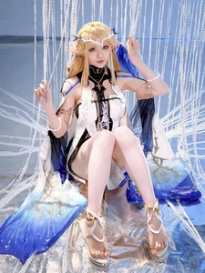 Hoshilily Wuthering Waves Cosplay: Xing Zhi Chi Chi as Shorekeeper - image 7