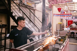 Exploring the Vibrant Atmosphere of Global Food and Beer Festivals This Season - image 8