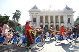 Ao Dai: Connecting Hanoi’s Ancient Heritage with Modern International Tourism - image 1