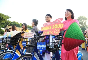 Ao Dai: Connecting Hanoi’s Ancient Heritage with Modern International Tourism - image 12