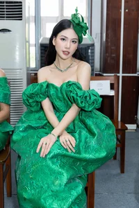 Timeless Elegance: Miss Giáng My and Diva Thanh Lam Showcase Ageless Beauty and Sophistication in New Gallery - image 0