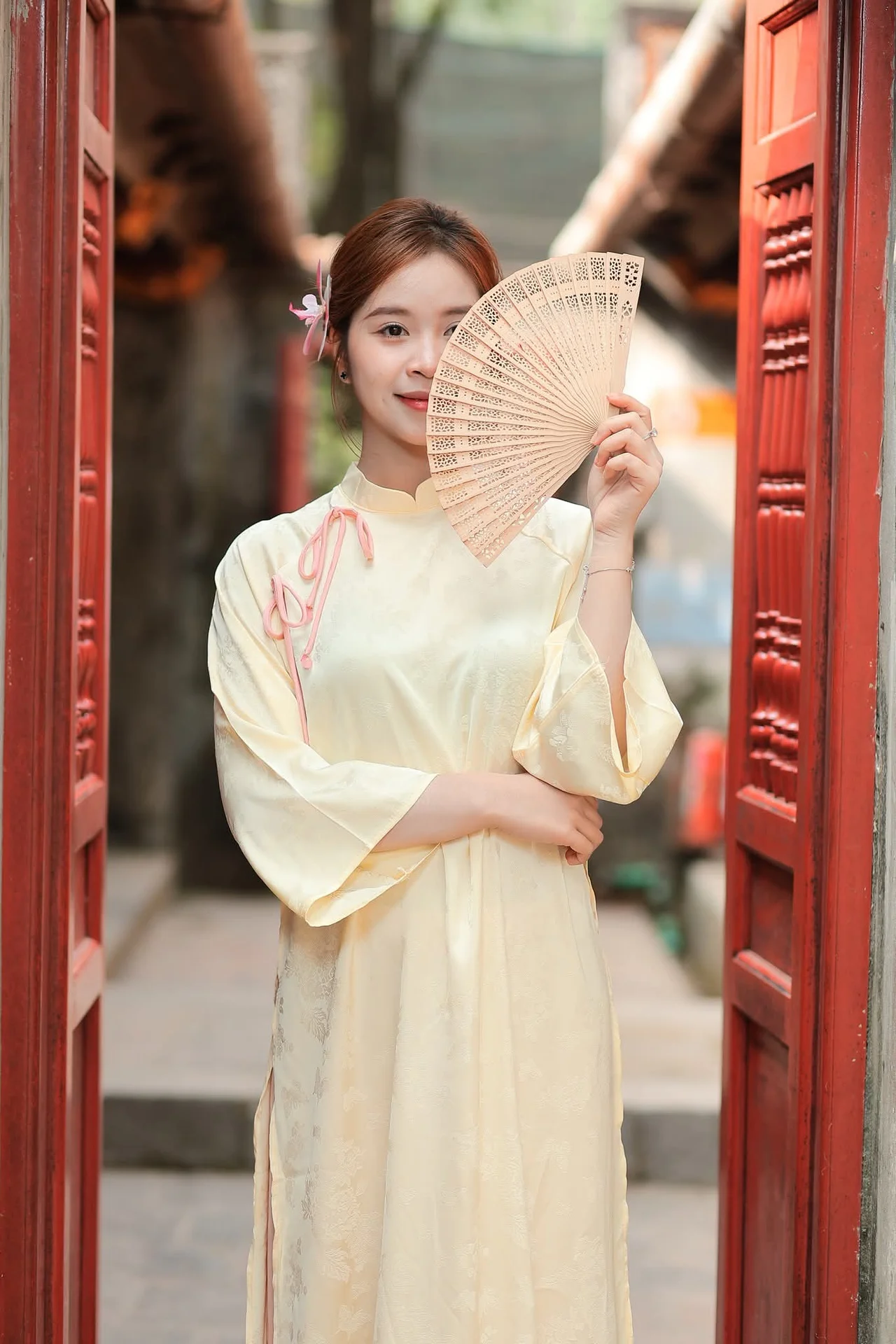 Graceful Vietnamese Girl in Traditional Ao Dai Discover Timeless Beauty and Elegance