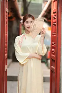 Graceful Vietnamese Girl in Traditional Ao Dai  Discover Timeless Beauty and Elegance - image 0