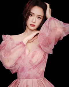 Joe Chen’s Ageless Beauty at 45: A Stunning Look at the Star’s Radiant Lifestyle and Fashion - image 6
