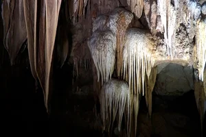 Exploring the Sand River Caves of Quang Tri: A Natural Wonder in Central Vietnam - image 5
