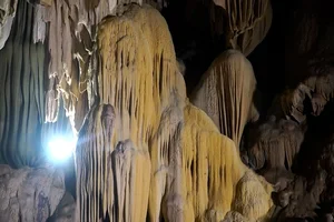 Exploring the Sand River Caves of Quang Tri: A Natural Wonder in Central Vietnam - image 9