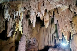 Exploring the Sand River Caves of Quang Tri: A Natural Wonder in Central Vietnam - image 0