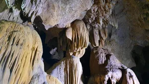 Exploring the Sand River Caves of Quang Tri: A Natural Wonder in Central Vietnam - image 2