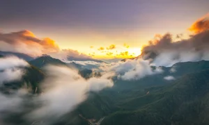 Chasing the Clouds: A Visual Journey Through Vietnam's Most Breathtaking Mountain Landscapes and Scenic Viewpoints - image 4