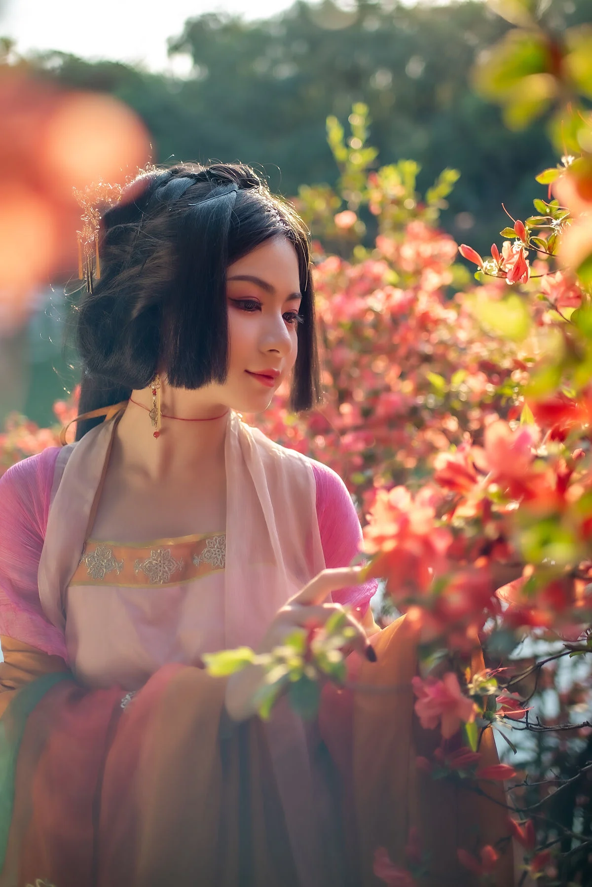 Ling Ji Chu De Mi Tuan Vol.8770 Captivating East Asian Grace Amidst Vibrant Blossoms YiTuYu