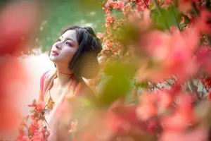 Ling Ji Chu De Mi Tuan Vol.8770 Captivating East Asian Grace Amidst Vibrant Blossoms YiTuYu - image 14