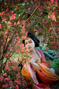 Ling Ji Chu De Mi Tuan Vol.8770 Captivating East Asian Grace Amidst Vibrant Blossoms YiTuYu - image 23