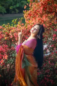 Ling Ji Chu De Mi Tuan Vol.8770 Captivating East Asian Grace Amidst Vibrant Blossoms YiTuYu - image 7