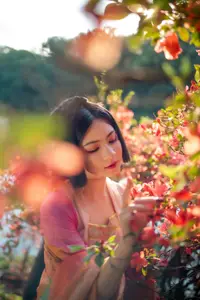 Ling Ji Chu De Mi Tuan Vol.8770 Captivating East Asian Grace Amidst Vibrant Blossoms YiTuYu - image 16