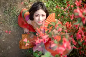 Ling Ji Chu De Mi Tuan Vol.8770 Captivating East Asian Grace Amidst Vibrant Blossoms YiTuYu - image 1