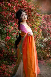 Ling Ji Chu De Mi Tuan Vol.8770 Captivating East Asian Grace Amidst Vibrant Blossoms YiTuYu - image 18