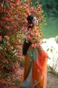 Ling Ji Chu De Mi Tuan Vol.8770 Captivating East Asian Grace Amidst Vibrant Blossoms YiTuYu - image 19