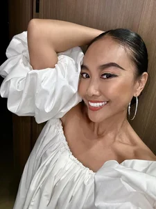 Mai Ngọc's Stunning Sensual Style and Nhã Phương's Unique Fashion Transformation: A Visual Gallery of Vietnamese Stars - image 1
