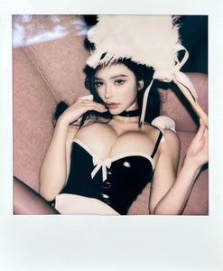 Stunning Portraits of Yuan Sayuki: A Blend of Elegance and Modern Charm - image 14
