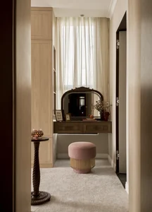 Stylish 77 sqm Pink Apartment Inspired by High Fashion Trends - image 4