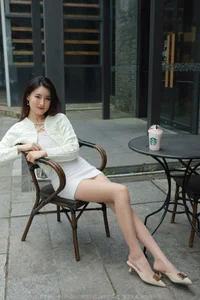 IESS Xiao Bao White Hip-Hugging Skirt Minimalist Fashion Set - image 24