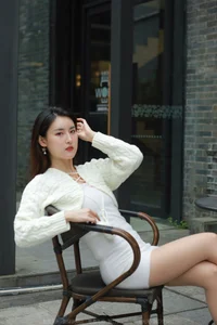 IESS Xiao Bao White Hip-Hugging Skirt Minimalist Fashion Set - image 64