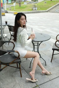 IESS Xiao Bao White Hip-Hugging Skirt Minimalist Fashion Set - image 0