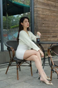 IESS Xiao Bao White Hip-Hugging Skirt Minimalist Fashion Set - image 47