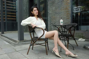 IESS Xiao Bao White Hip-Hugging Skirt Minimalist Fashion Set - image 41