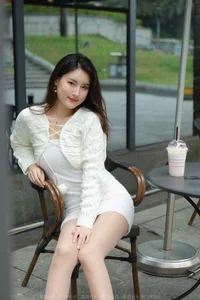 IESS Xiao Bao White Hip-Hugging Skirt Minimalist Fashion Set - image 19