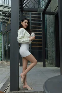 IESS Xiao Bao White Hip-Hugging Skirt Minimalist Fashion Set - image 42