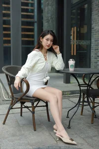 IESS Xiao Bao White Hip-Hugging Skirt Minimalist Fashion Set - image 13