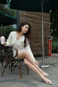 IESS Xiao Bao White Hip-Hugging Skirt Minimalist Fashion Set - image 9