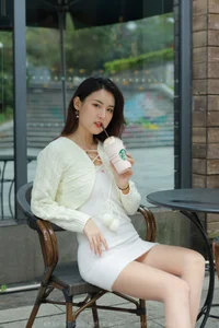 IESS Xiao Bao White Hip-Hugging Skirt Minimalist Fashion Set - image 46