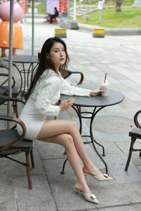 IESS Xiao Bao White Hip-Hugging Skirt Minimalist Fashion Set - image 55