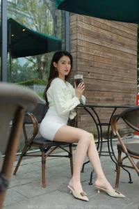 IESS Xiao Bao White Hip-Hugging Skirt Minimalist Fashion Set - image 29