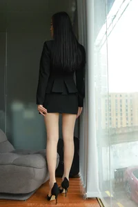 Elegant Professionalism: Wan Ping in the IESS Chinese Model OL Collection - image 170