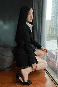 Elegant Professionalism: Wan Ping in the IESS Chinese Model OL Collection - image 126